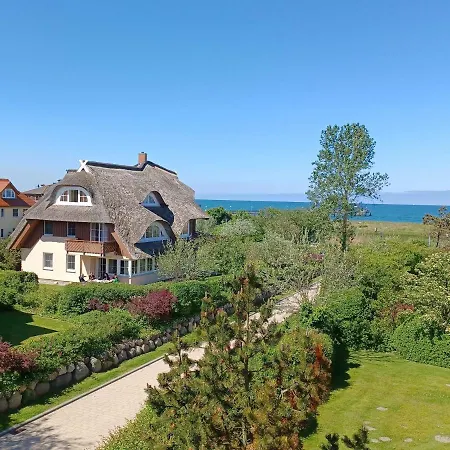 Oewern Diek 60 * Вустров