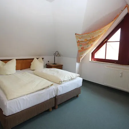 Oewern Diek 60 Вустров